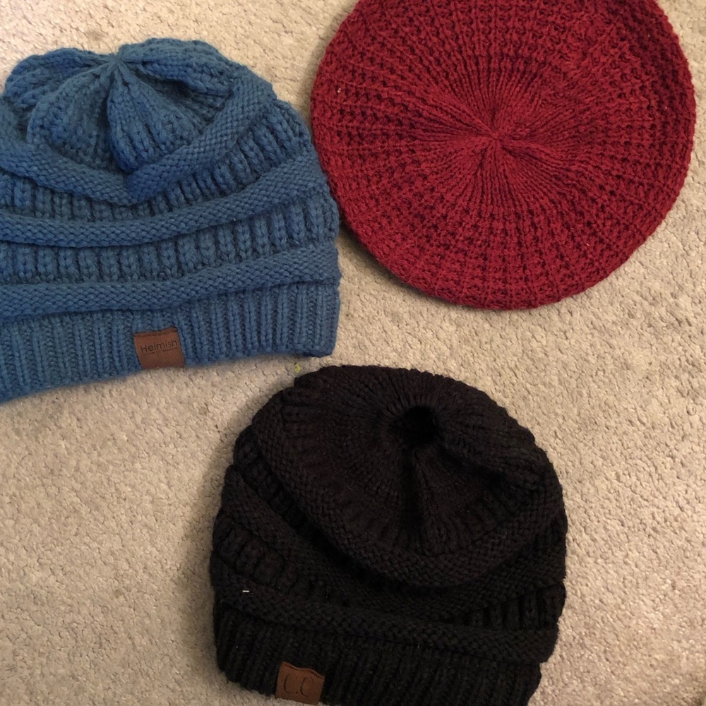 Beanie lot (3) black, blue, wine